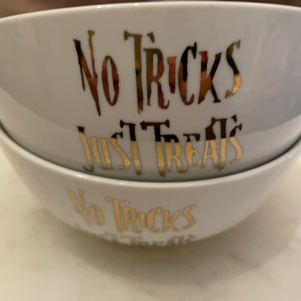 Set/2  Halloween bowls NWOT